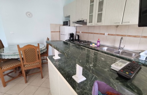 Vinisce Apartment | Two bedroom apartment near beach Vinišće, Trogir (A-4288-c)