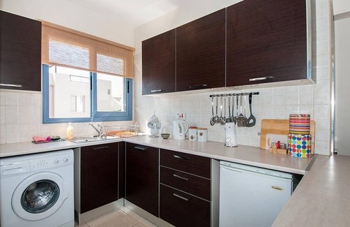 Universal Apartment | Two bedroom apartment in Paphos with communal pool