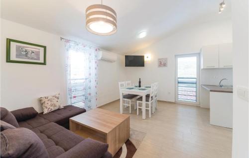 Verunic Apartment | Two-Bedroom Apartment In Verunic