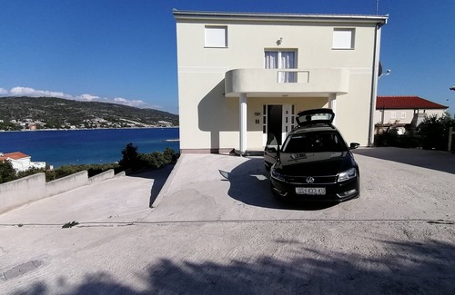 Sevid Apartment | Two bedroom apartment near beach Sevid, Trogir (A-18168-d)