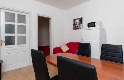 Mimice Apartment | Two bedroom apartment near beach Mimice, Omiš (A-2736-e)