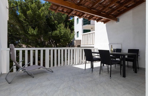 Mimice Apartment | Two bedroom apartment near beach Mimice, Omiš (A-2736-e)