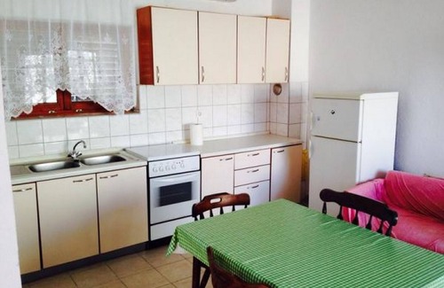 Molat Apartment | Two bedroom apartment near beach Brgulje, Molat (A-24673-a)
