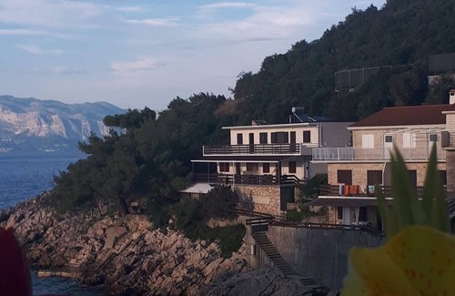 Gdinj Apartment | Two bedroom apartment near beach Cove Pobij, Hvar (A-5712-a)