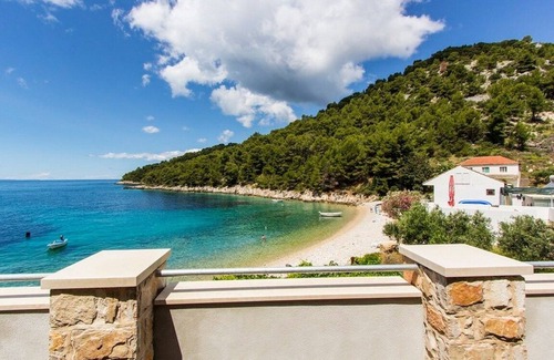 Gdinj Apartment | Two bedroom apartment near beach Cove Skozanje, Hvar (A-5713-a)