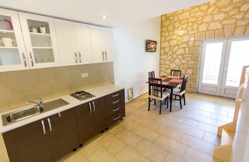 Gdinj Apartment | Two bedroom apartment near beach Cove Skozanje, Hvar (A-5713-d)