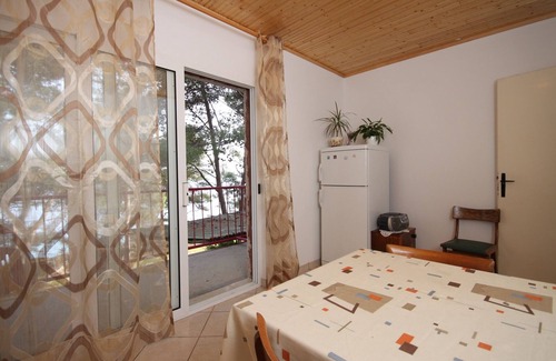 Zavala Apartment | Two bedroom apartment near beach Zavala, Hvar (A-8774-a)