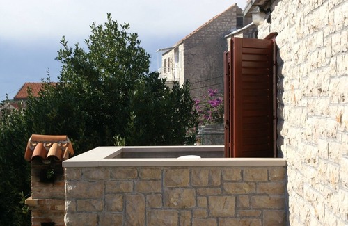 Bol Apartment | Two bedroom apartment near beach Bol, Brač (A-2905-a)