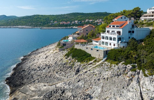 Zavalatica Apartment | Two bedroom apartment near beach Zavalatica, Korčula (A-183-c)