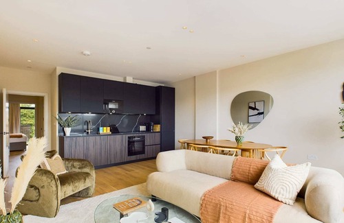 St. Pancras and Somers Town Apartment | Two Bedroom Apartment with Balcony