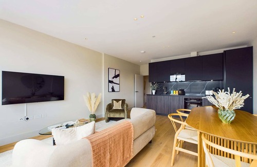 St. Pancras and Somers Town Apartment | Two Bedroom Apartment with Balcony