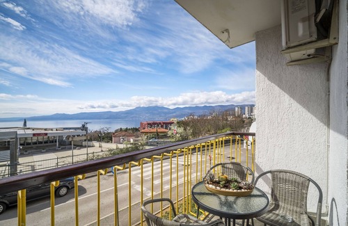 Rijeka Apartment | Two bedroom apartment with balcony and sea view Rijeka (A-17629-a)