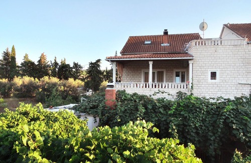 Mirce Apartment | Two bedroom apartment with terrace Mirca, Brač (A-2838-b)