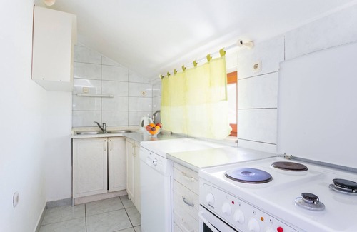 Supetar Apartment | Two bedroom apartment with terrace and sea view Supetar, Brač (A-5658-a)