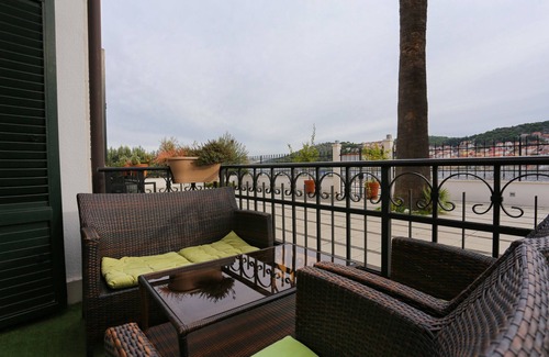 Trogir Apartment | Two bedroom apartment with terrace and sea view Trogir (A-16210-b)