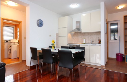 Trogir Apartment | Two bedroom apartment with terrace and sea view Trogir (A-16211-c)