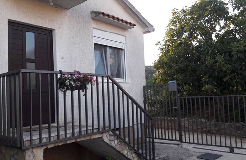 Vinisce Apartment | Two bedroom apartment with terrace Vinišće, Trogir (A-13775-a)