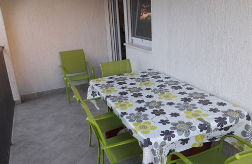 Vinisce Apartment | Two bedroom apartment with terrace Vinišće, Trogir (A-13775-a)