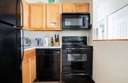 Walpole Apartment | Two-bedroom apartment with AC and WIFI in the delightful neighborhood of Norwood
