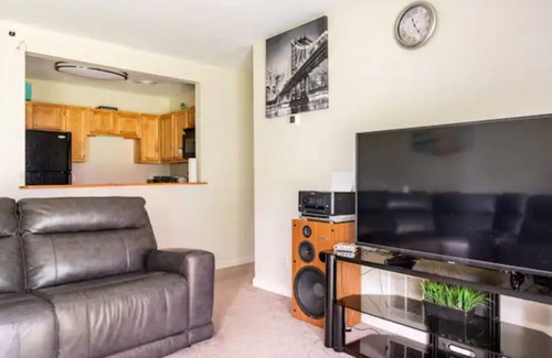 Walpole Apartment | Two-bedroom apartment with AC and WIFI in the delightful neighborhood of Norwood
