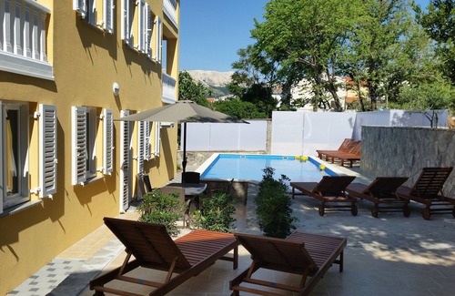 Baska Apartment | Two bedroom apartment with terrace Baška, Krk (A-18733-h)