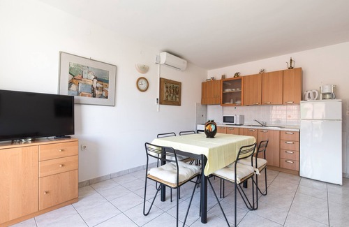 Baska Apartment | Two bedroom apartment with terrace Baška, Krk (A-19483-a)