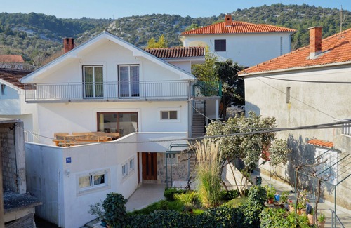 Marina Apartment | Two bedroom apartment with terrace and sea view Marina, Trogir (A-10238-a)