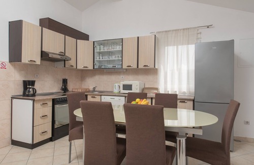 Poljica Apartment | Two bedroom apartment with terrace and sea view Poljica, Trogir (A-11103-b)