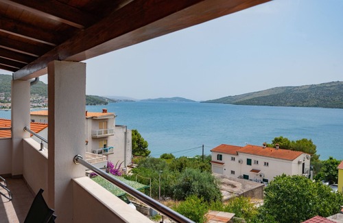 Poljica Apartment | Two bedroom apartment with terrace and sea view Poljica, Trogir (A-11103-b)