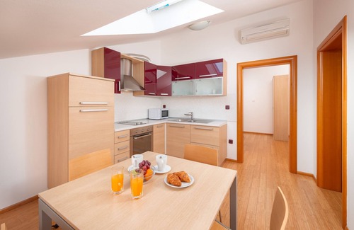 Tucepi Apartment | Two bedroom apartment with balcony and sea view Tučepi, Makarska (A-3193-b)