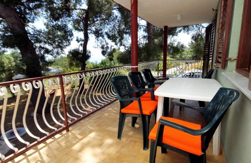 Zavala Apartment | Two bedroom apartment with terrace and sea view Zavala, Hvar (A-594-a)