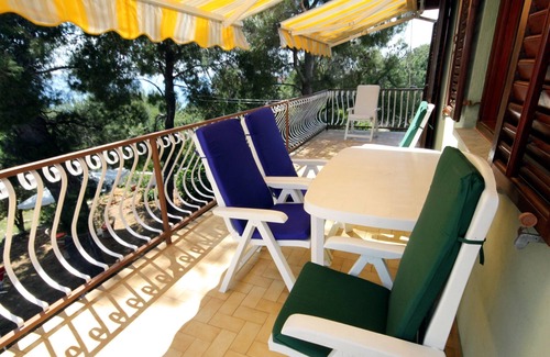 Zavala Apartment | Two bedroom apartment with terrace and sea view Zavala, Hvar (A-594-b)