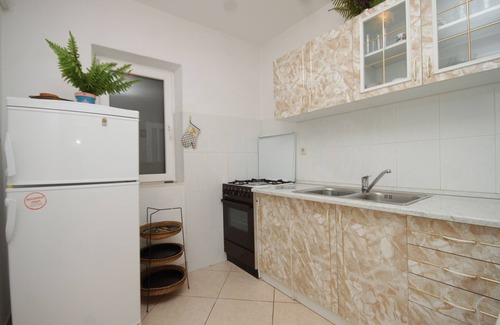 Zavala Apartment | Two bedroom apartment with terrace and sea view Zavala, Hvar (A-8802-c)