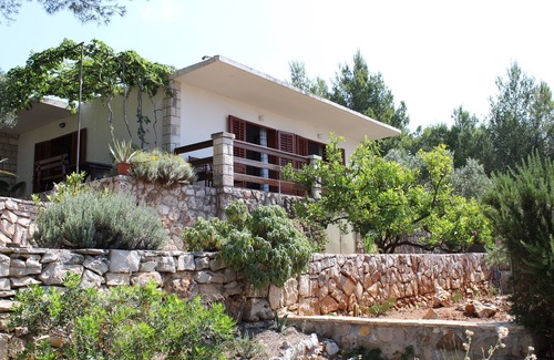 Zavala Apartment | Two bedroom apartment with terrace and sea view Zavala, Hvar (A-15357-a)