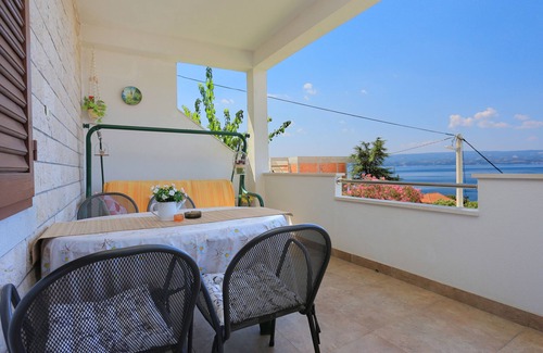 Borak Apartment | Two bedroom apartment with terrace and sea view Omiš (A-18919-a)