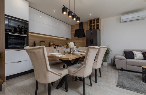 Omis Apartment | Two bedroom apartment with terrace and sea view Omiš (A-20689-a)