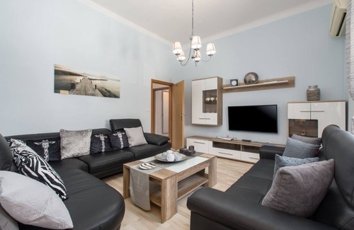 Pomer Apartment | Two bedroom apartment with air-conditioning Pula (A-21978-a)
