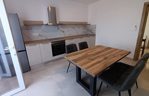 Lun Apartment | Two bedroom apartment with terrace and sea view Lun, Pag (A-24796-b)