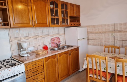 Lun Apartment | Two bedroom apartment with terrace and sea view Lun, Pag (A-4062-a)