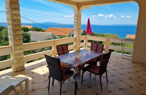 Lun Apartment | Two bedroom apartment with terrace and sea view Lun, Pag (A-4062-a)