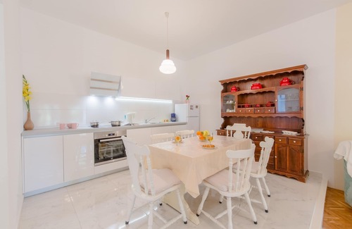 Omis Apartment | Two bedroom apartment with terrace Duće, Omiš (A-2773-a)