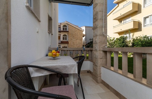 Omis Apartment | Two bedroom apartment with balcony Duće, Omiš (A-5973-b)