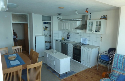 Omis Apartment | Two bedroom apartment with balcony and sea view Omiš (A-15485-a)