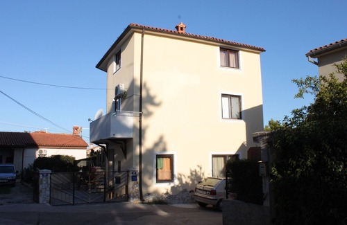 Pomer Apartment | Two bedroom apartment with terrace Pomer, Medulin (A-7374-a)