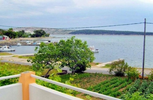 Barbat na Rabu Apartment | Two bedroom apartment with terrace and sea view Barbat, Rab (A-22053-a)