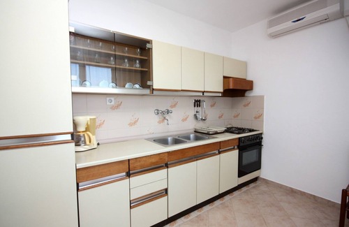 Barbat na Rabu Apartment | Two bedroom apartment with terrace and sea view Barbat, Rab (A-5070-a)