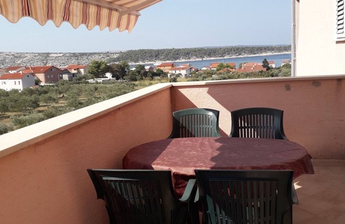 Barbat na Rabu Apartment | Two bedroom apartment with terrace and sea view Barbat, Rab (A-5070-b)