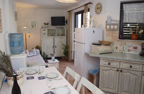 Vir Apartment | Two bedroom apartment with terrace Vir - Kozjak, Vir (A-16734-a)