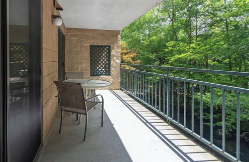 Gatlinburg Condo | two bedroom condo sleeps 4 persons