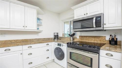 Siesta Key Apartment | Two Bedroom Condo with Gulf Views in Sarasota
